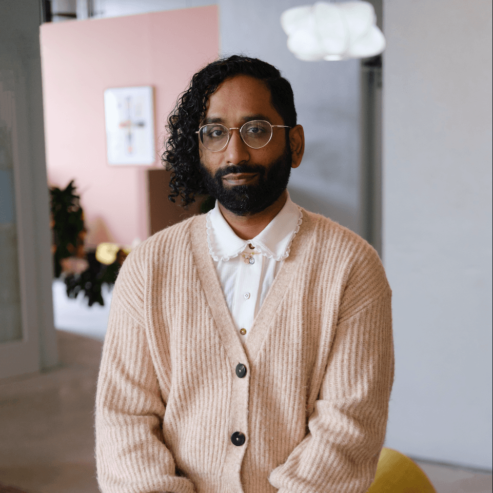A photograph shows a portrait of Imran Siddiquee.