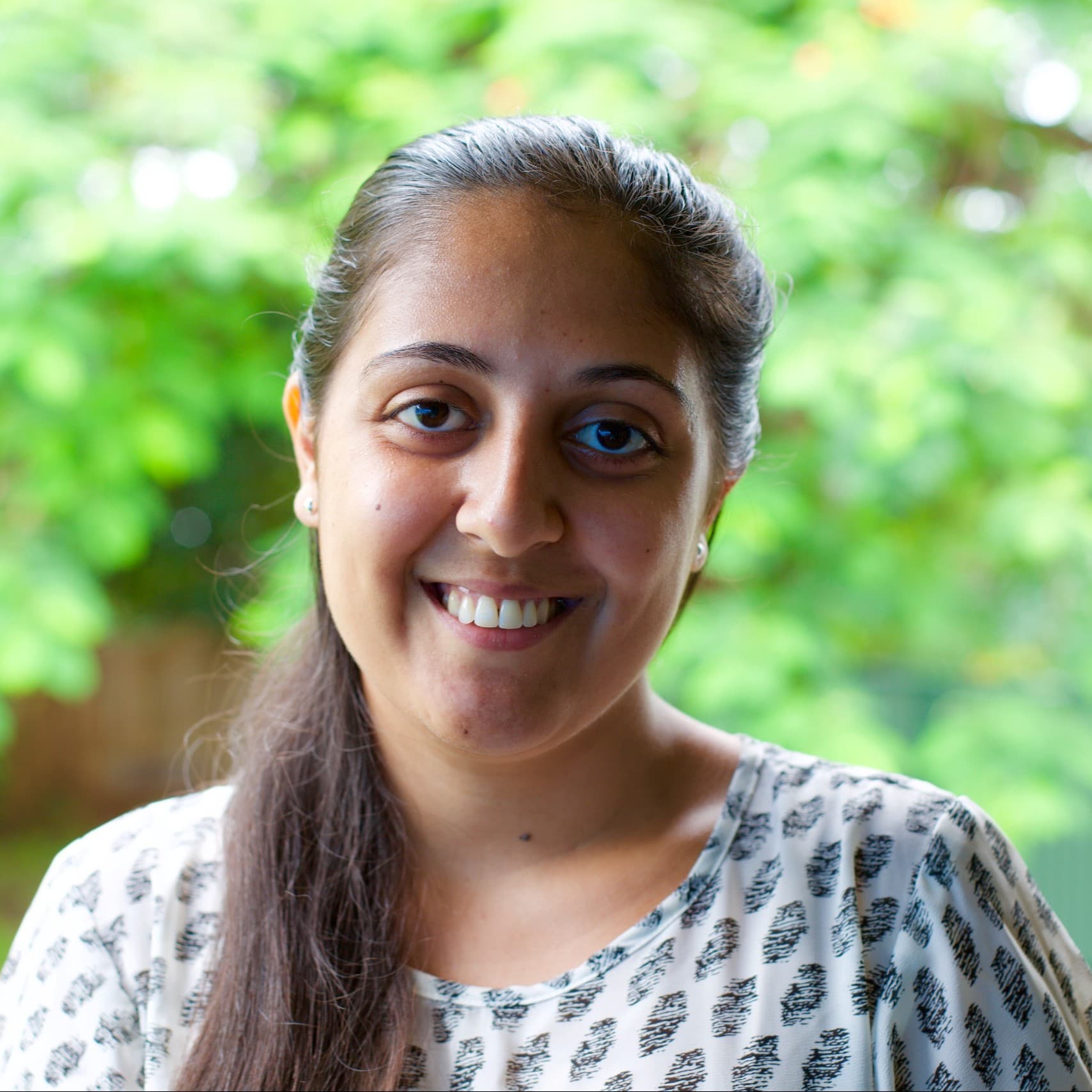 A photograph shows a portrait of Jessica Magro.
